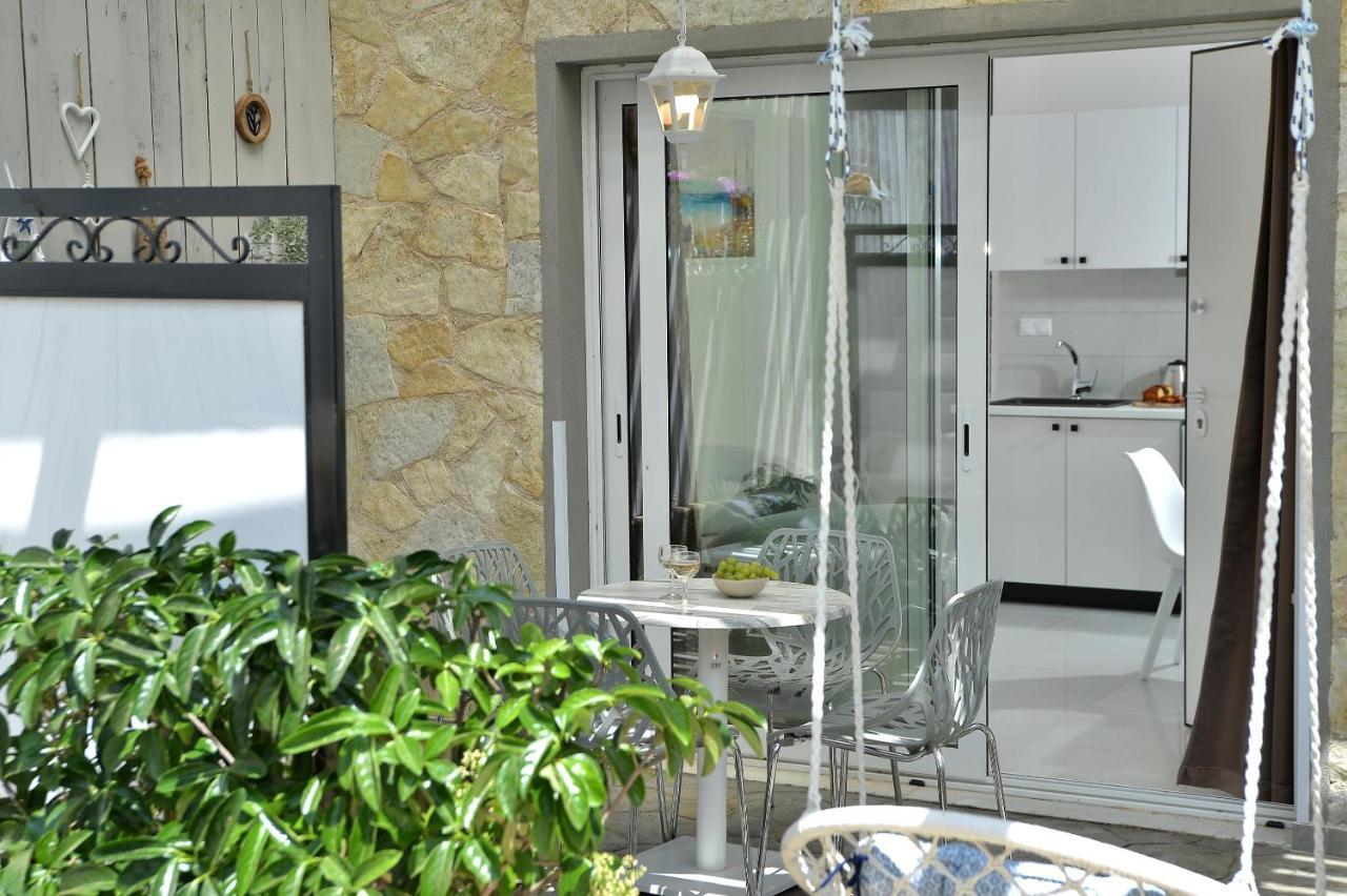 Alekos Luxury Suites Free 24H Transportation From - To Airport Artemida  Exterior foto